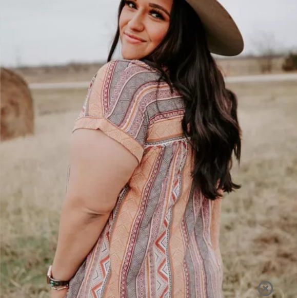 ♥️New boutique Tribal Plus size short sleeved top - Picture 4 of 10